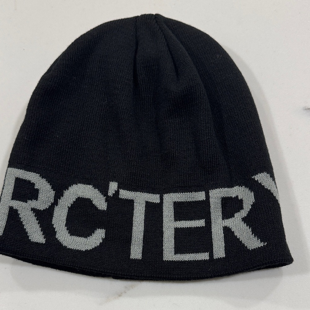Arc'teryx Dark Knit Beanie with Light Gray Logo